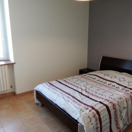 Apartament Chez Steph Saint-Germain-Nuelles Zewnętrze zdjęcie