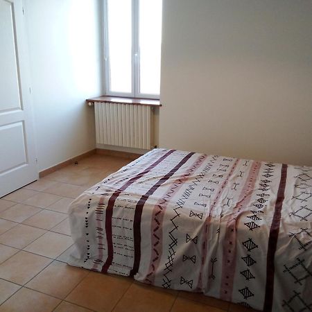 Apartament Chez Steph Saint-Germain-Nuelles Zewnętrze zdjęcie