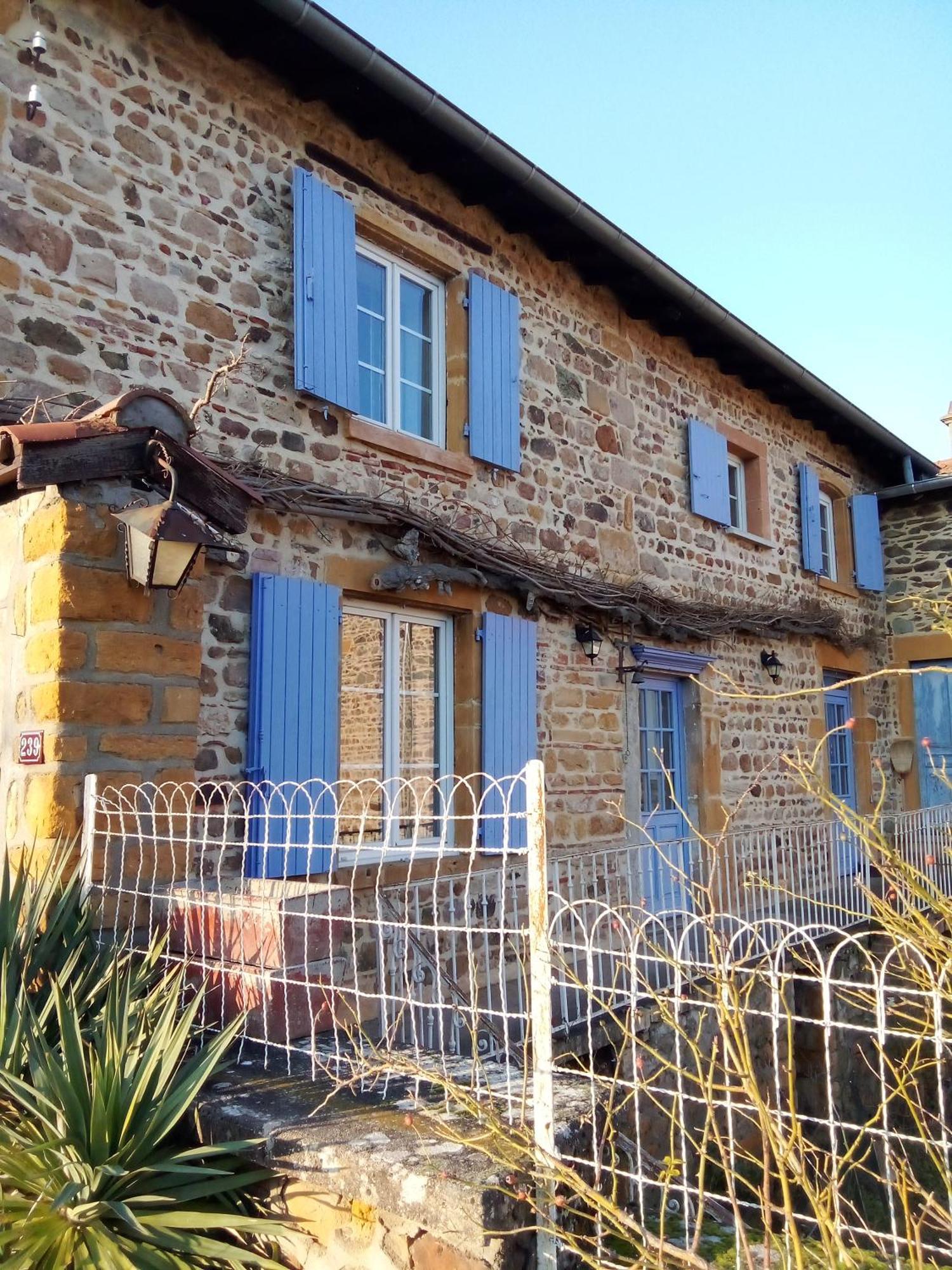 Apartament Chez Steph Saint-Germain-Nuelles Zewnętrze zdjęcie